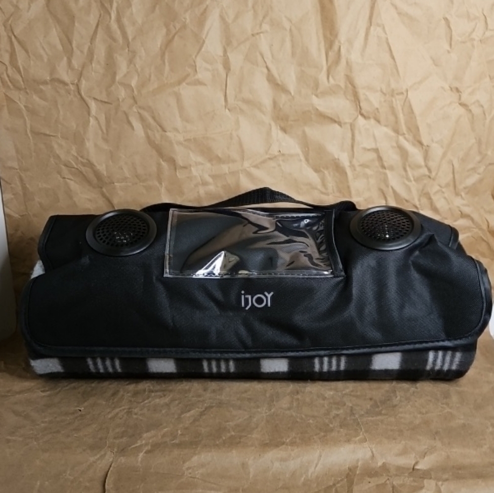 ijoy Echo Blanket Speaker  Blanket New  Camping Picnic Wagon Rides